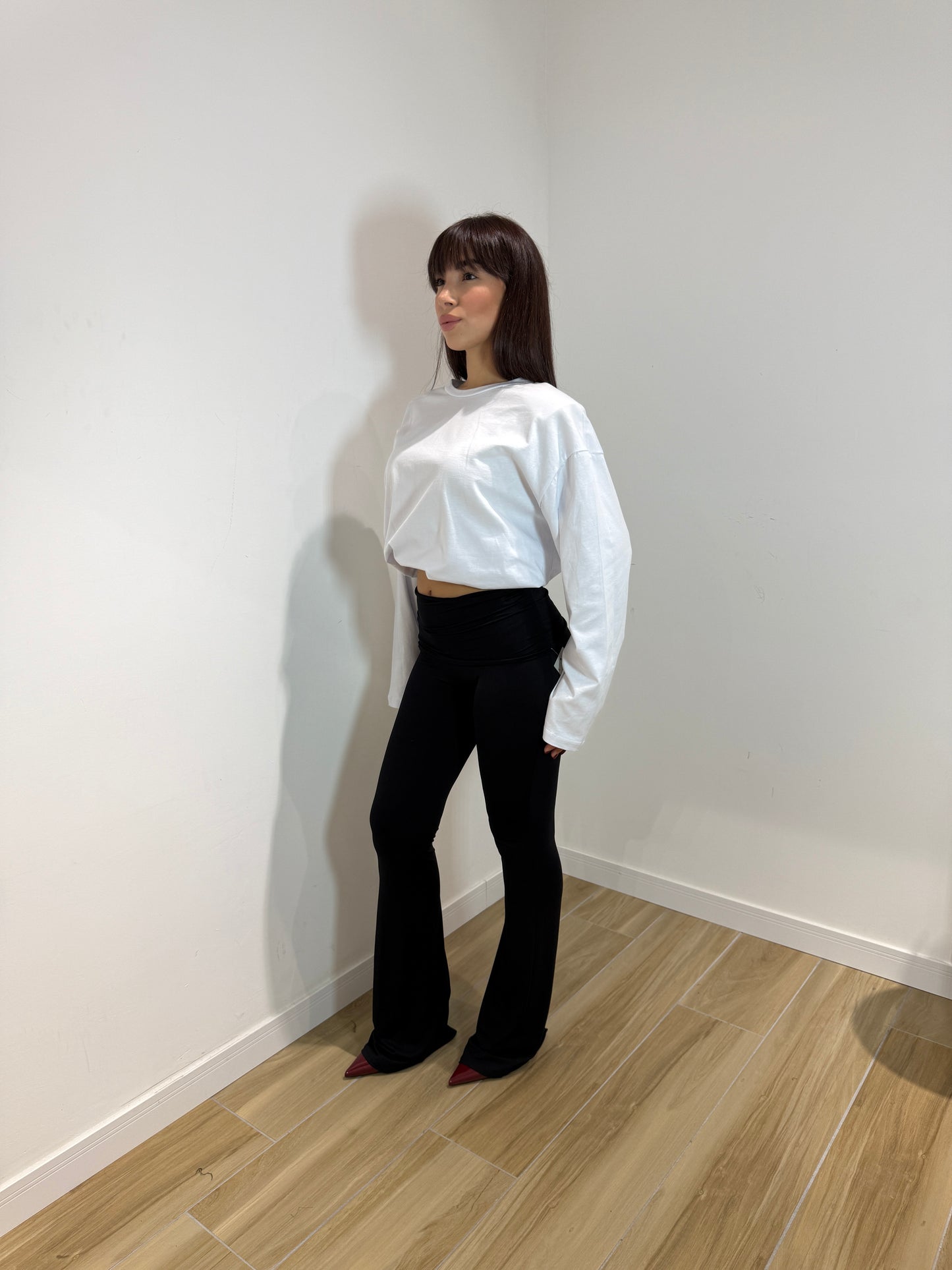 Pantalone modellante con risvolto