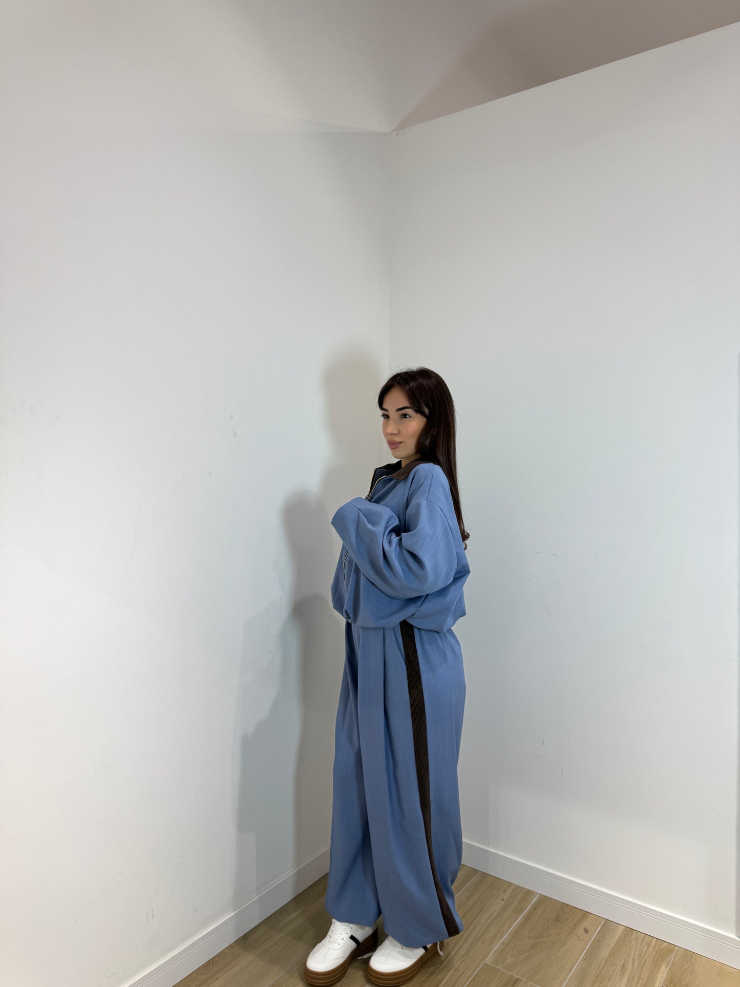 Tuta Pharrel azzurra