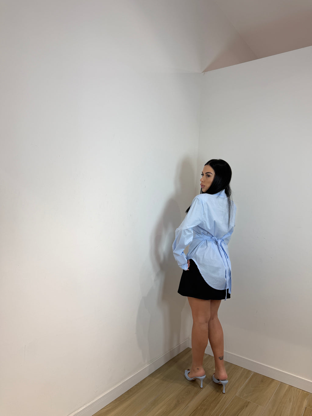 Camicia Chisy chiusa con cinta