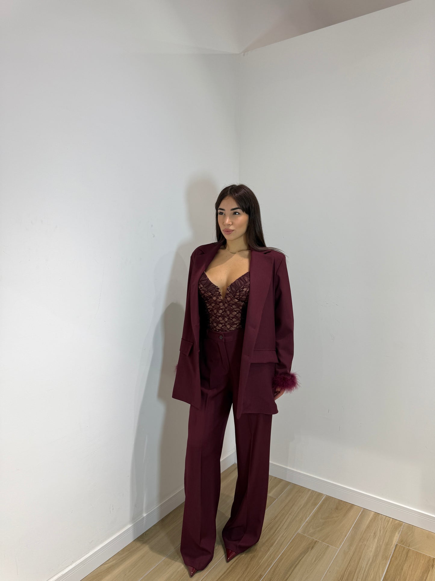 Tailleur piuma bordeaux