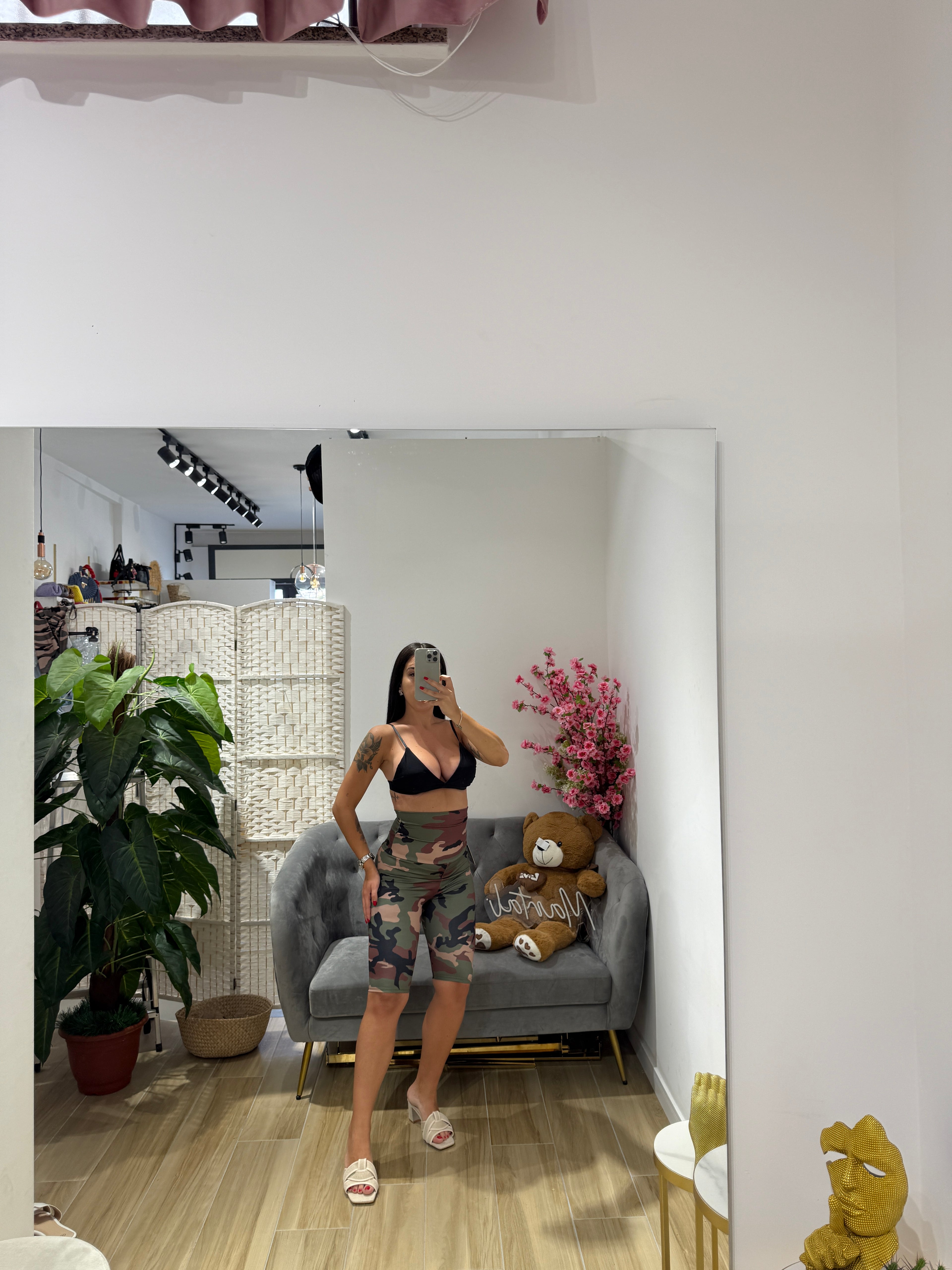 Ciclista modellante mimetico