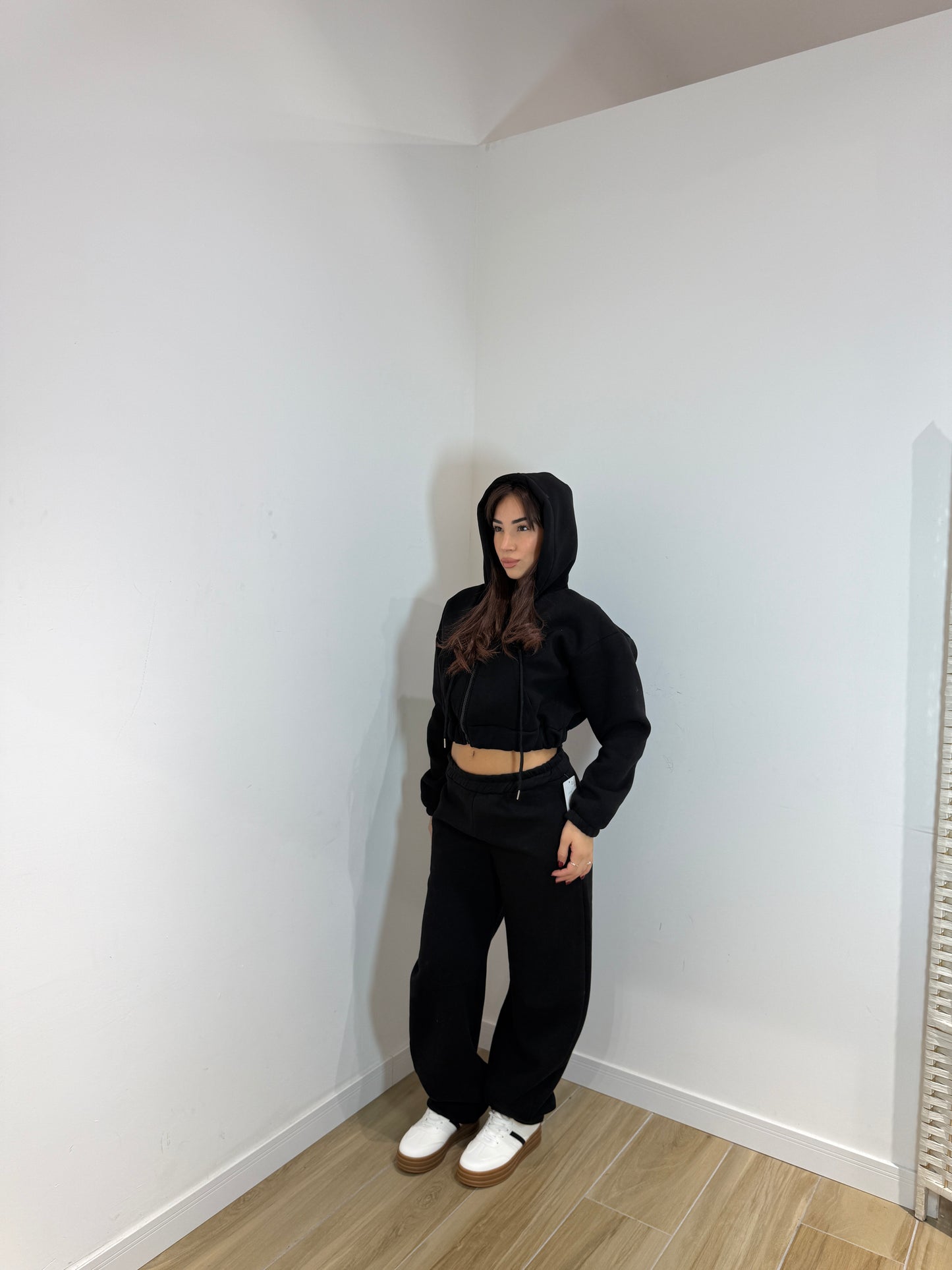 Felpa crop con cerniera nera