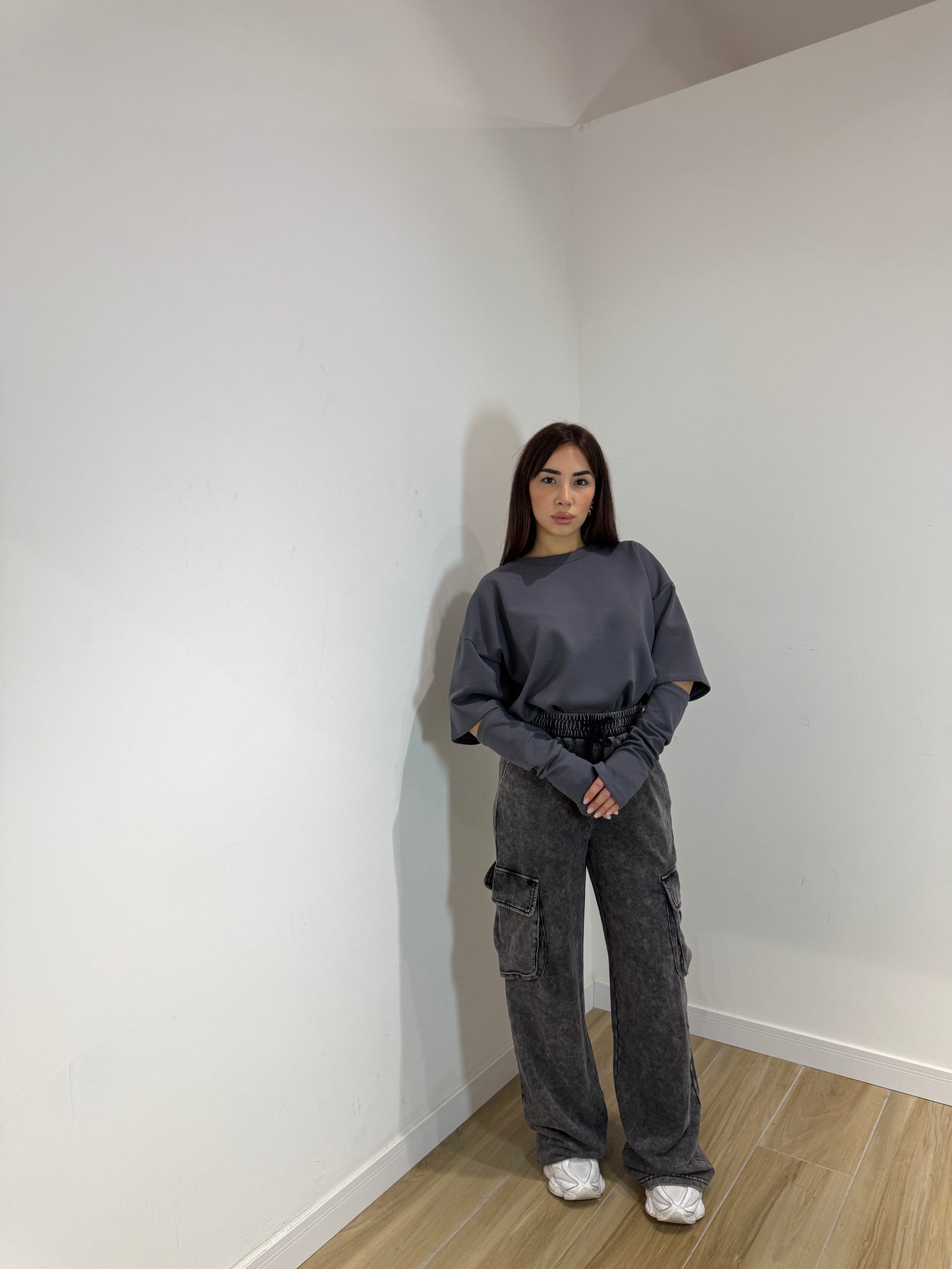 Maglia manica a guanto grigia