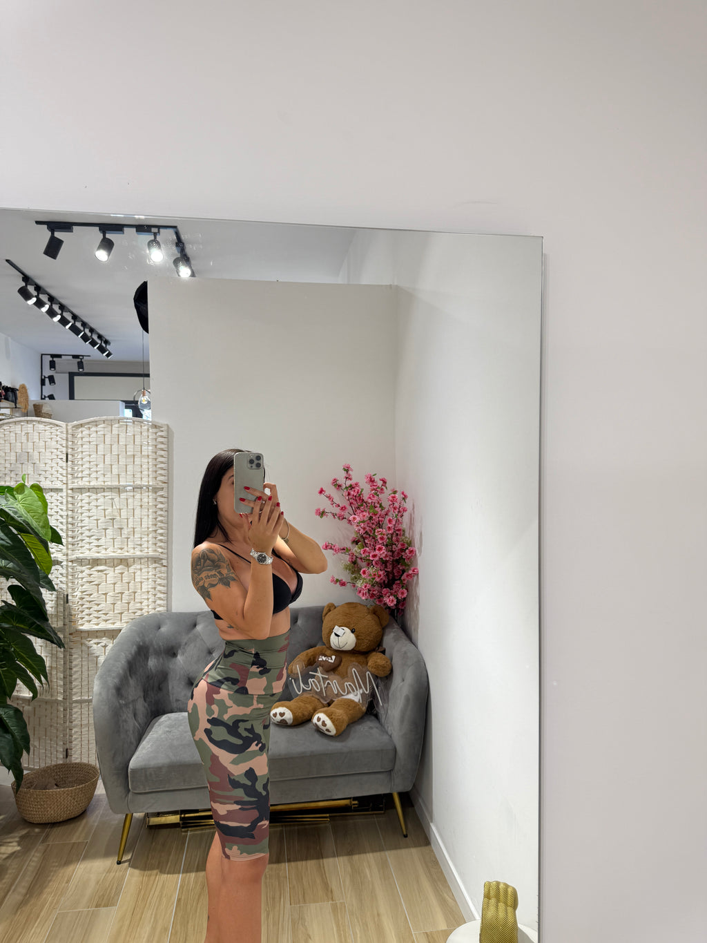 Ciclista modellante mimetico