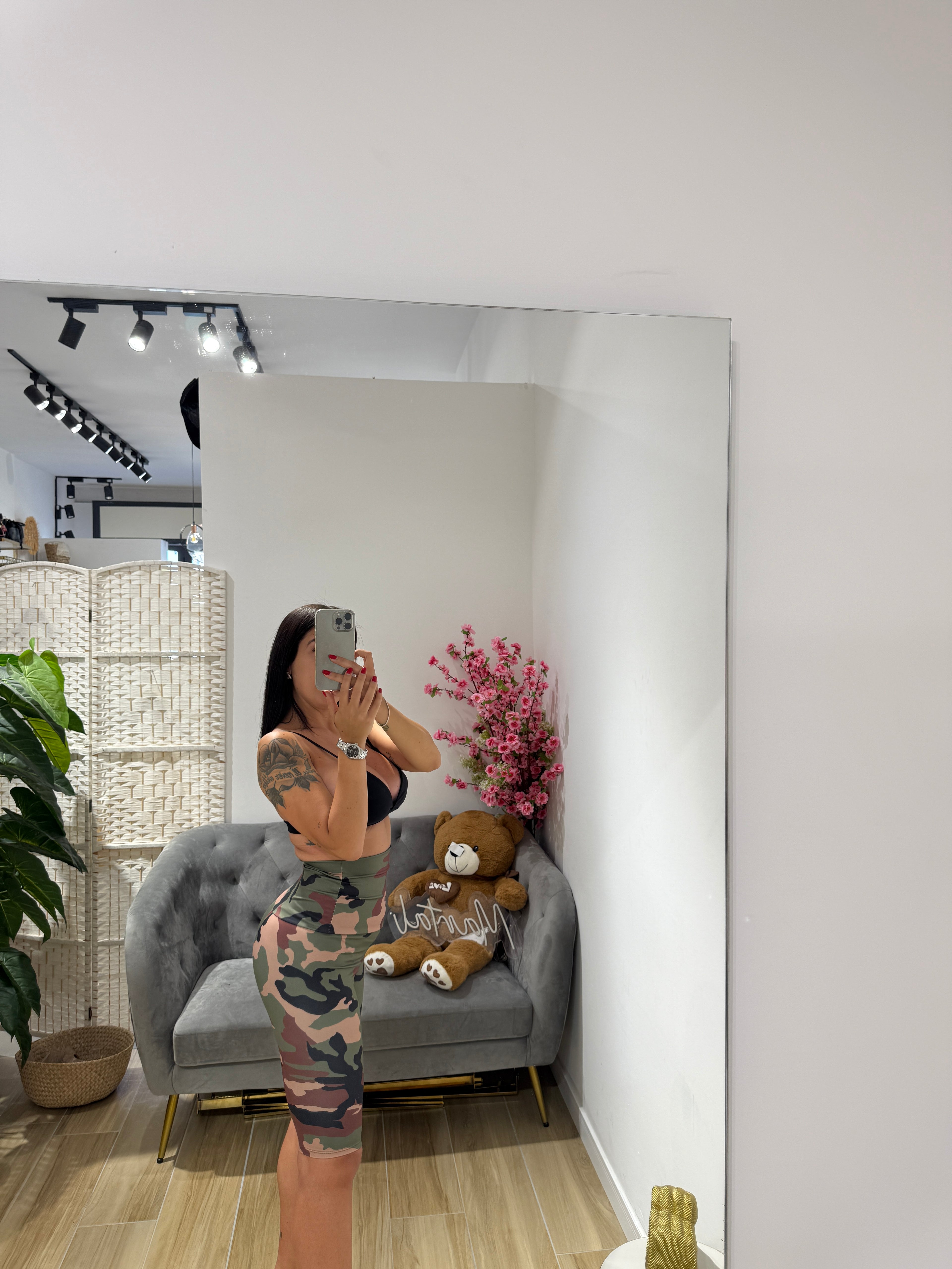 Ciclista modellante mimetico