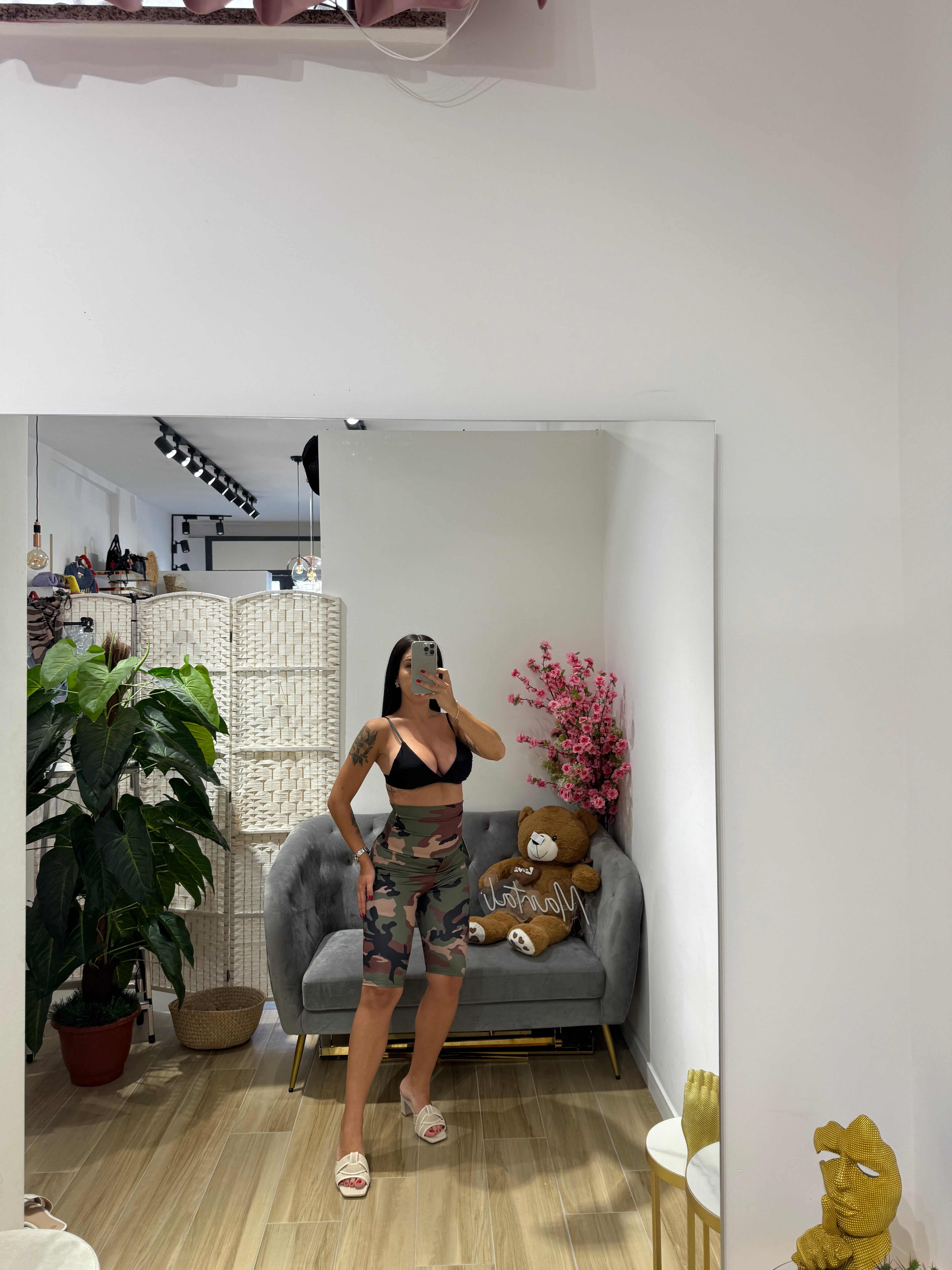 Ciclista modellante mimetico