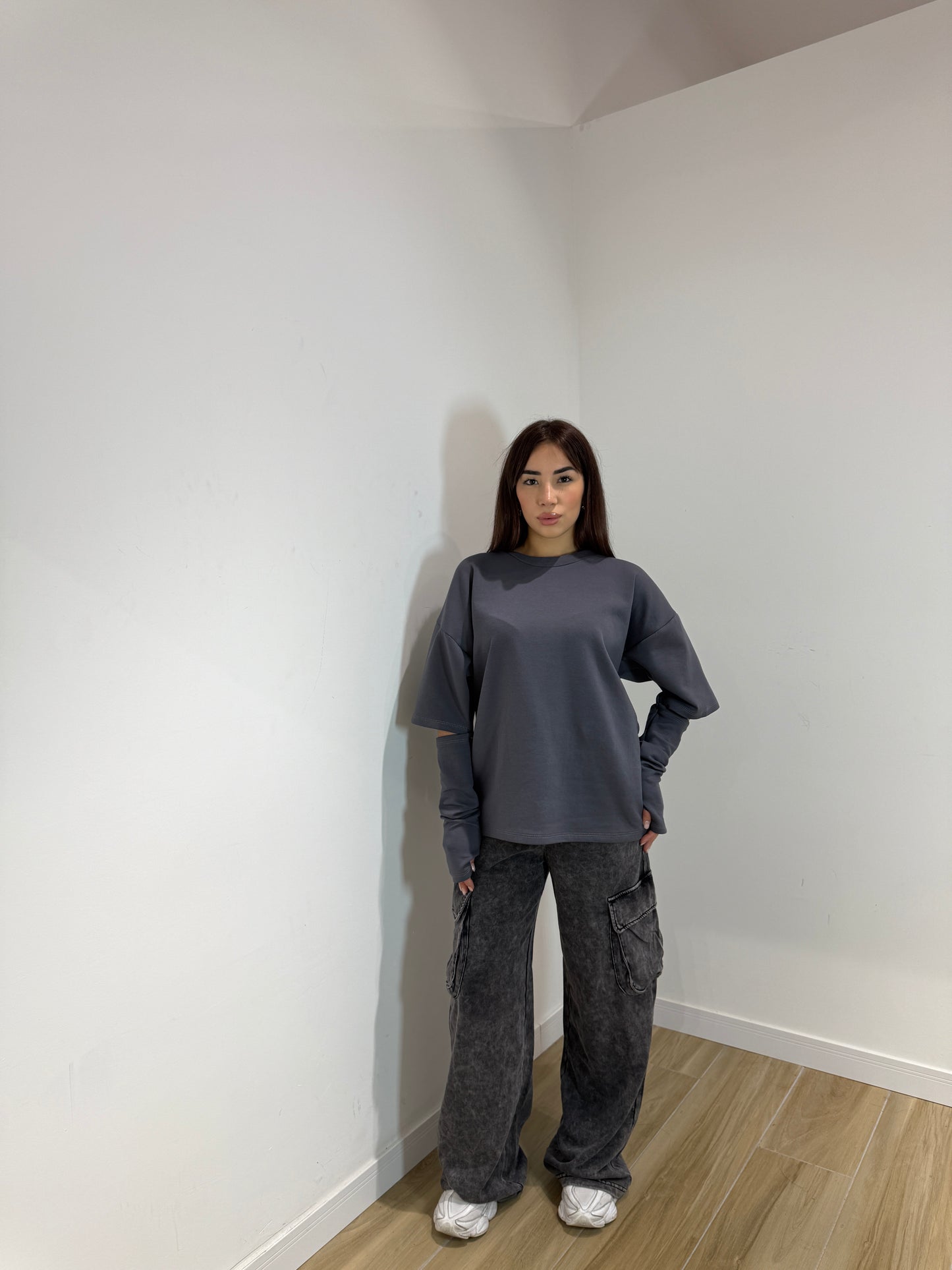 Maglia manica a guanto grigia