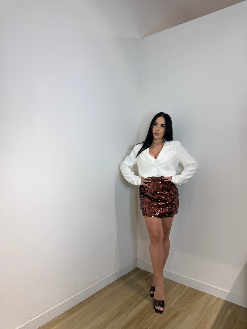 Gonna chic marrone