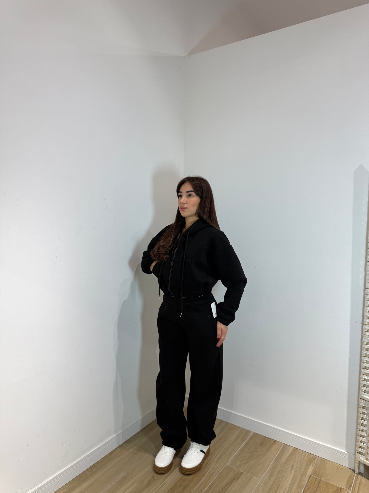 Felpa crop con cerniera nera