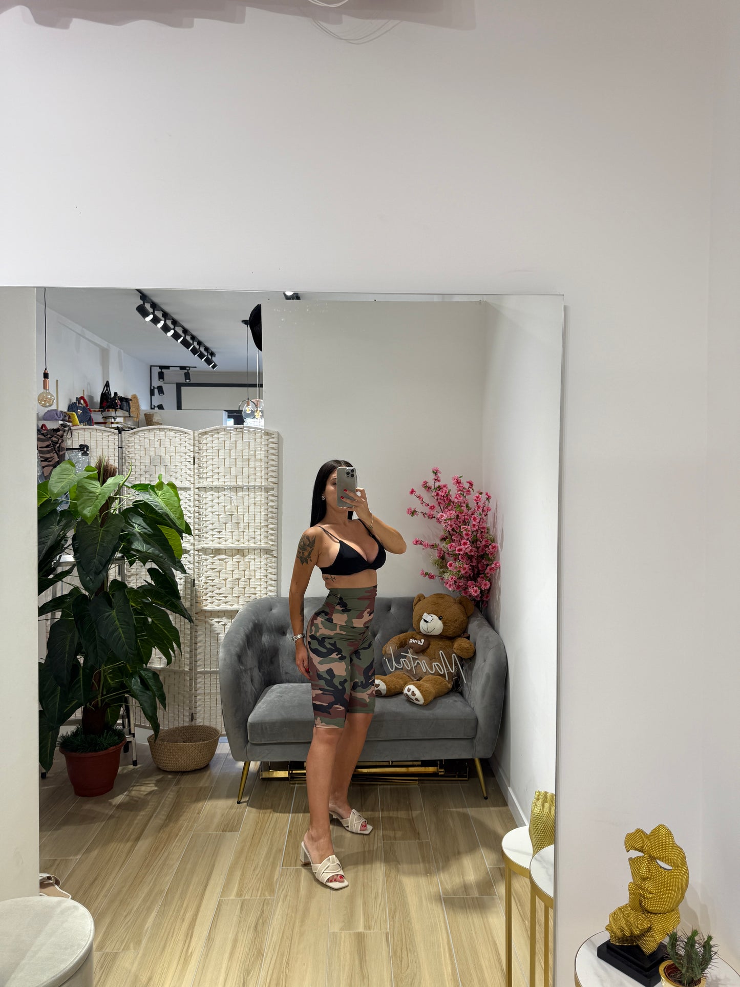 Ciclista modellante mimetico