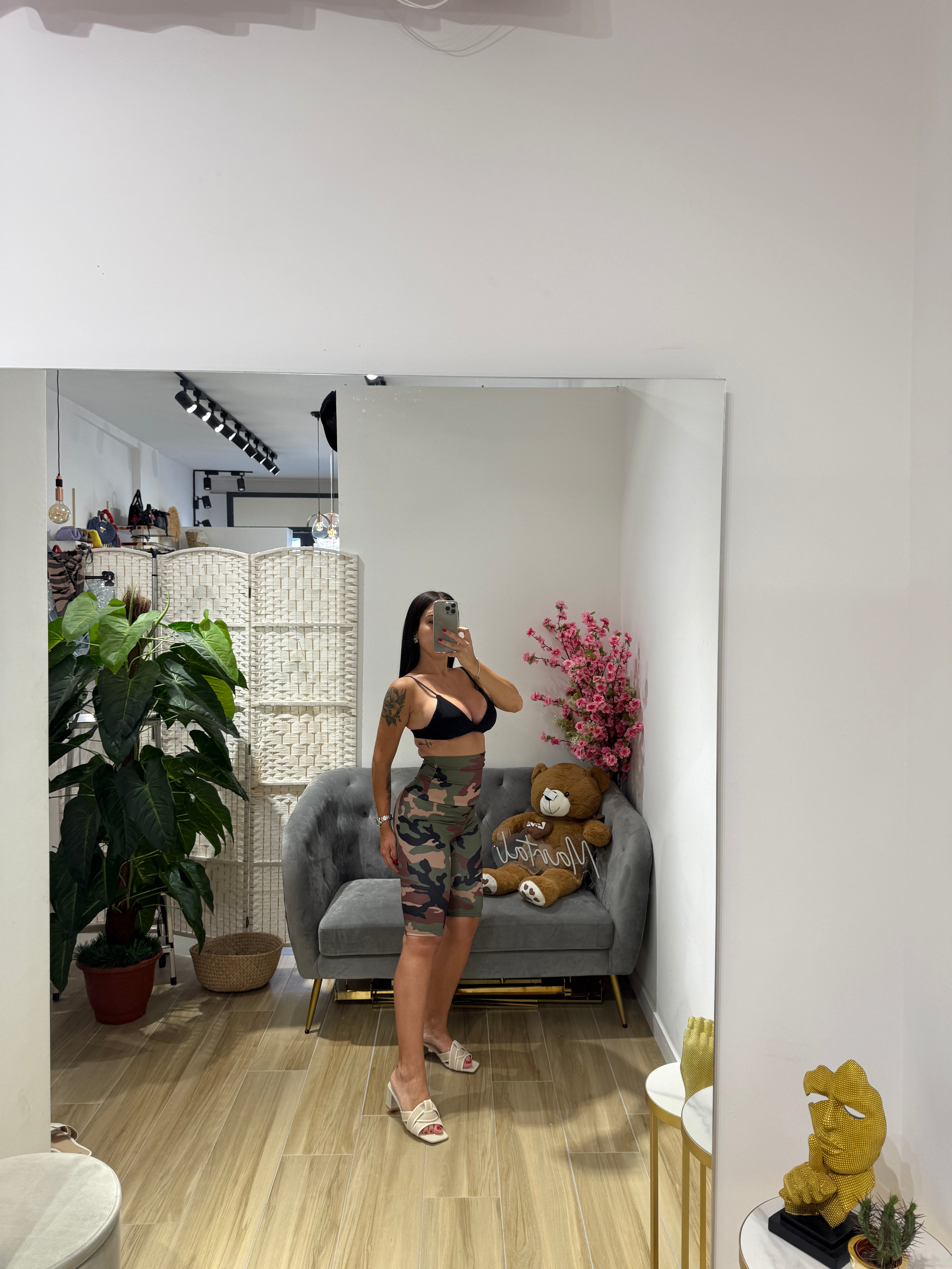 Ciclista modellante mimetico